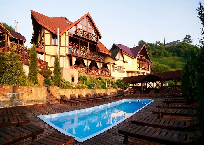 12 Місяців - ТравеньГотель