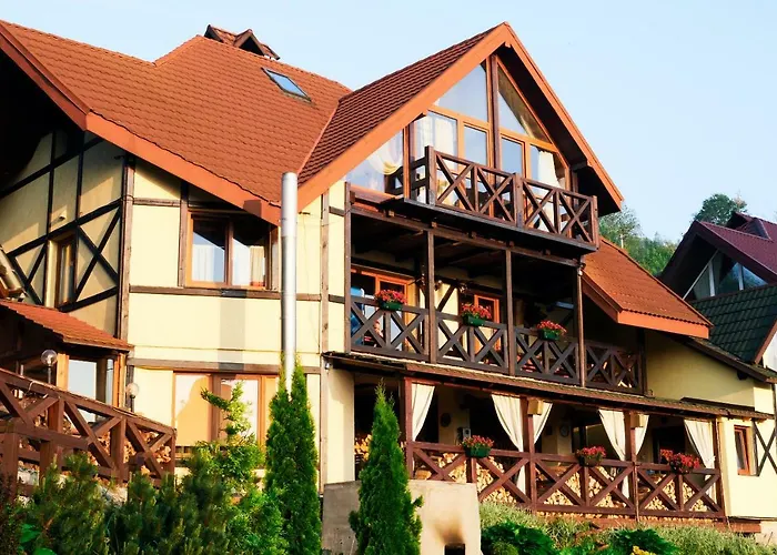 12 Місяців - ТравеньГотель